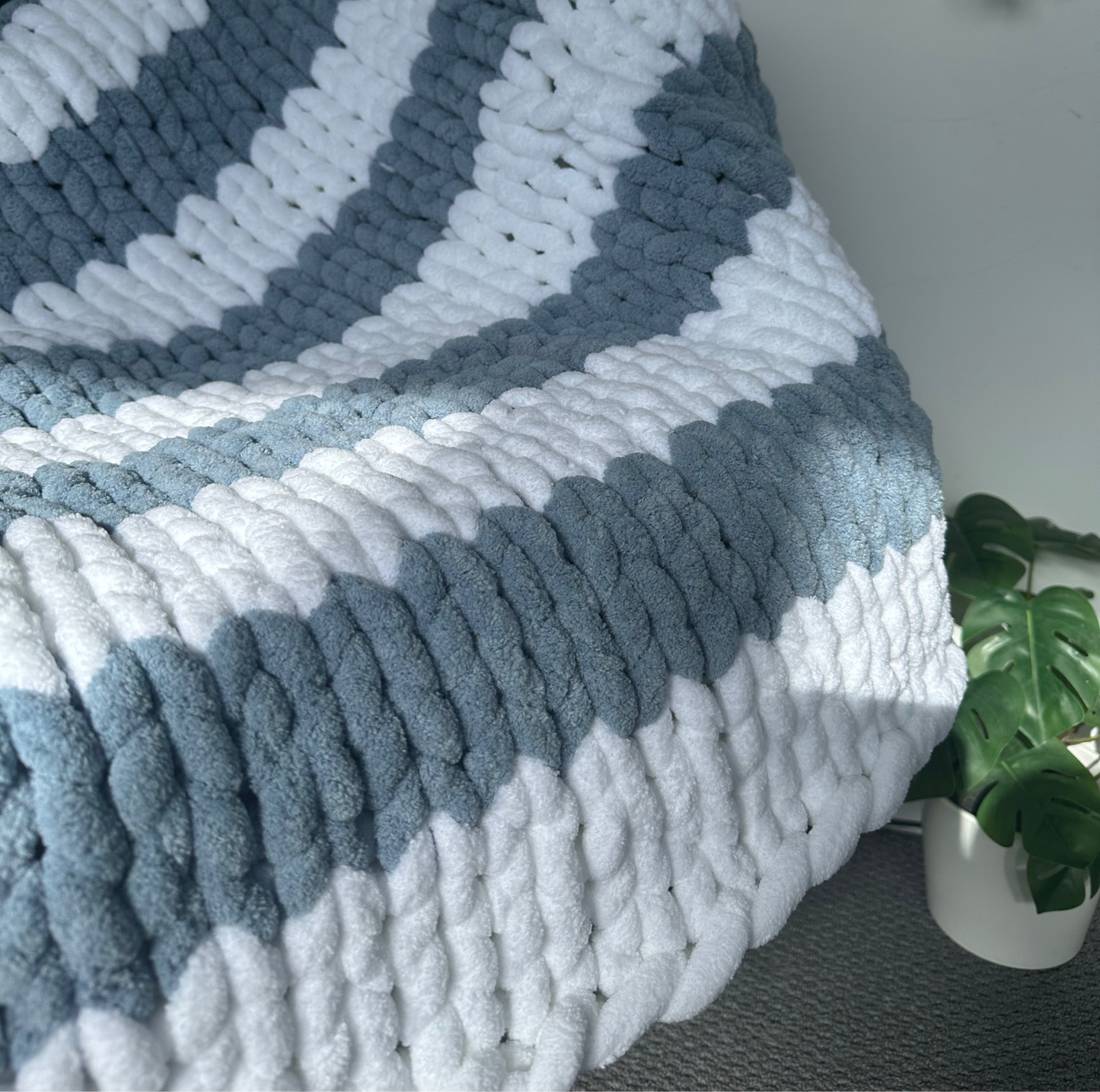 Chunky Knit Blanket Blue & White