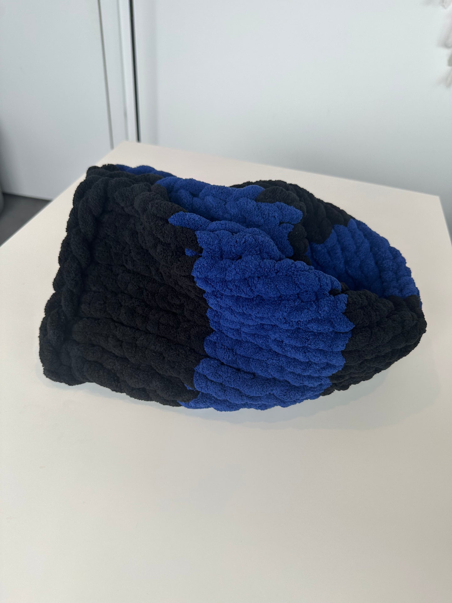 Chunky Knit Scarf Black & Blue