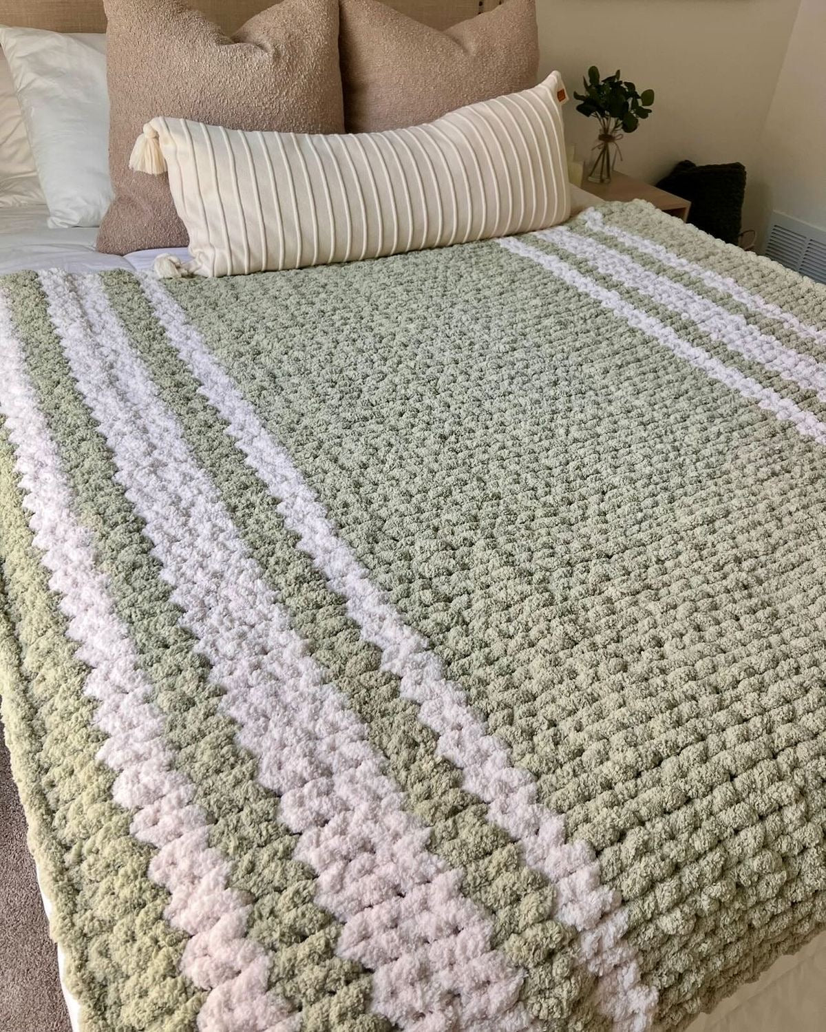Chunky Knit Blanket Sage & Beige