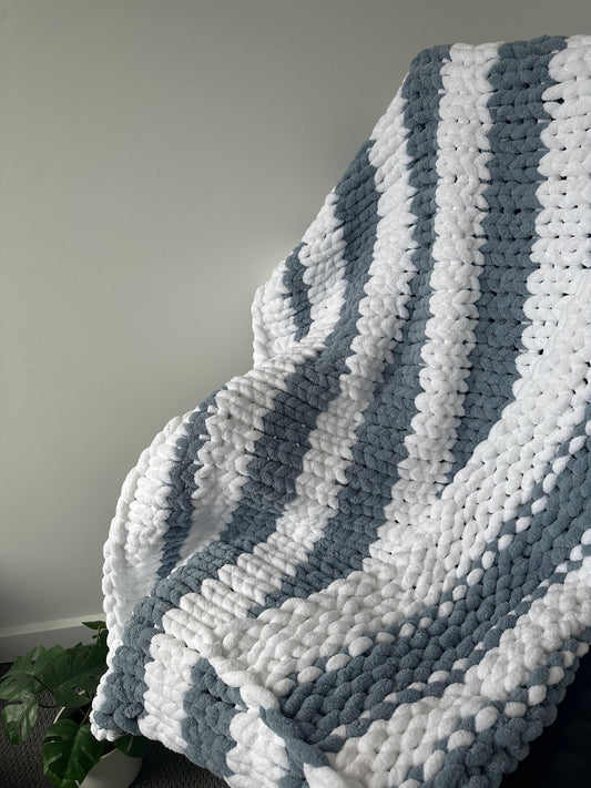 Chunky Knit Blanket Blue & White